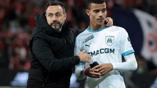 邮报：德泽尔比在曼联内部得到不少支持，因他有英超经验